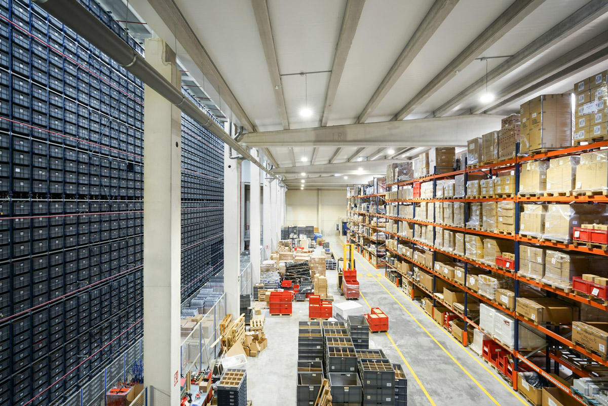 A very large facility used for multi-client warehousing.